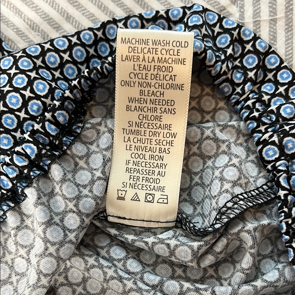 Max Studio Elegant Black and Blue Sleeveless Top - Picture 10 of 10